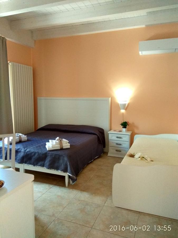 Bed and Breakfast Le Camelie Marina di Ginosa Zimmer foto